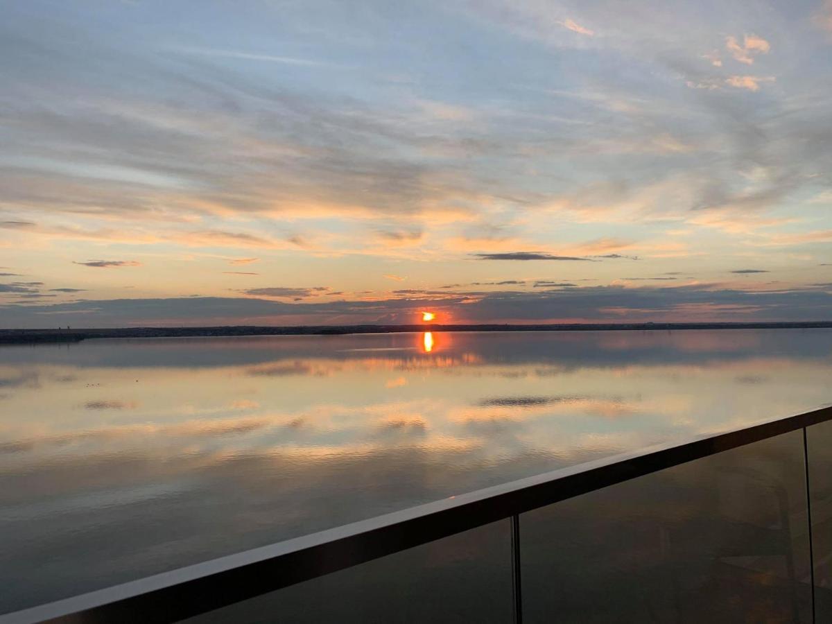 Apartment Sunset Lake View Mamaia Exteriör bild