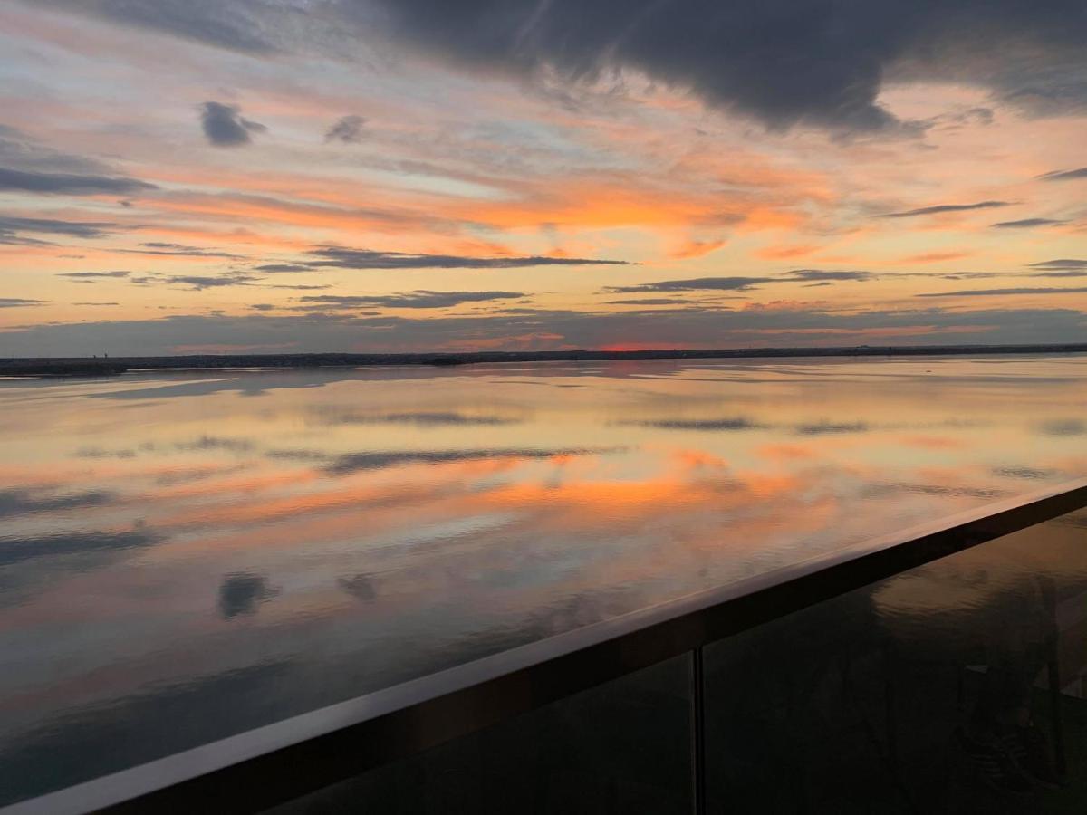 Apartment Sunset Lake View Mamaia Exteriör bild